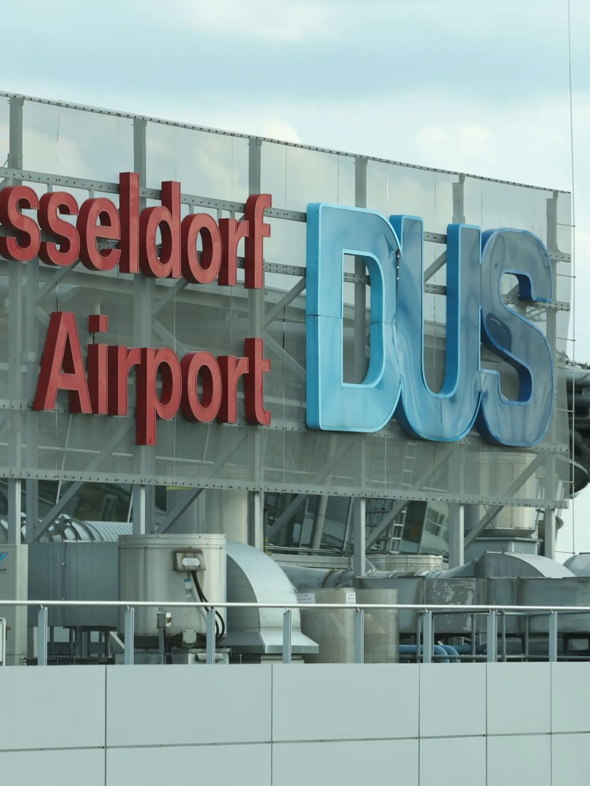 Bild zu: "Check-in-Probleme am Flughafen Düsseldorf"