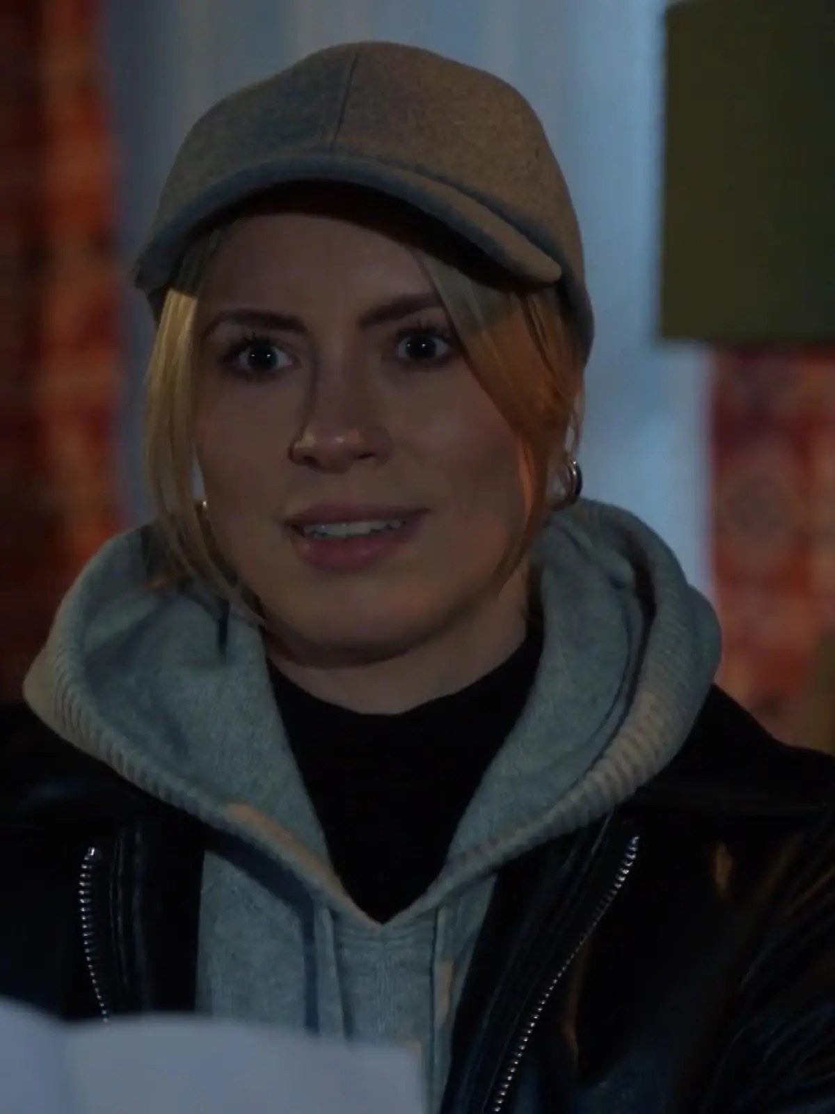 Zoe will endlich ihr Geständnis vernichten. 