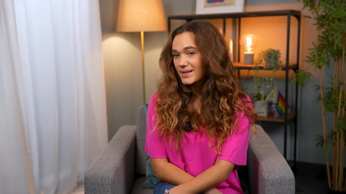 Kann Joanas Verknalltheit zum Problem werden, Josephine? Bei AWZ fliegen die Schmetterlinge