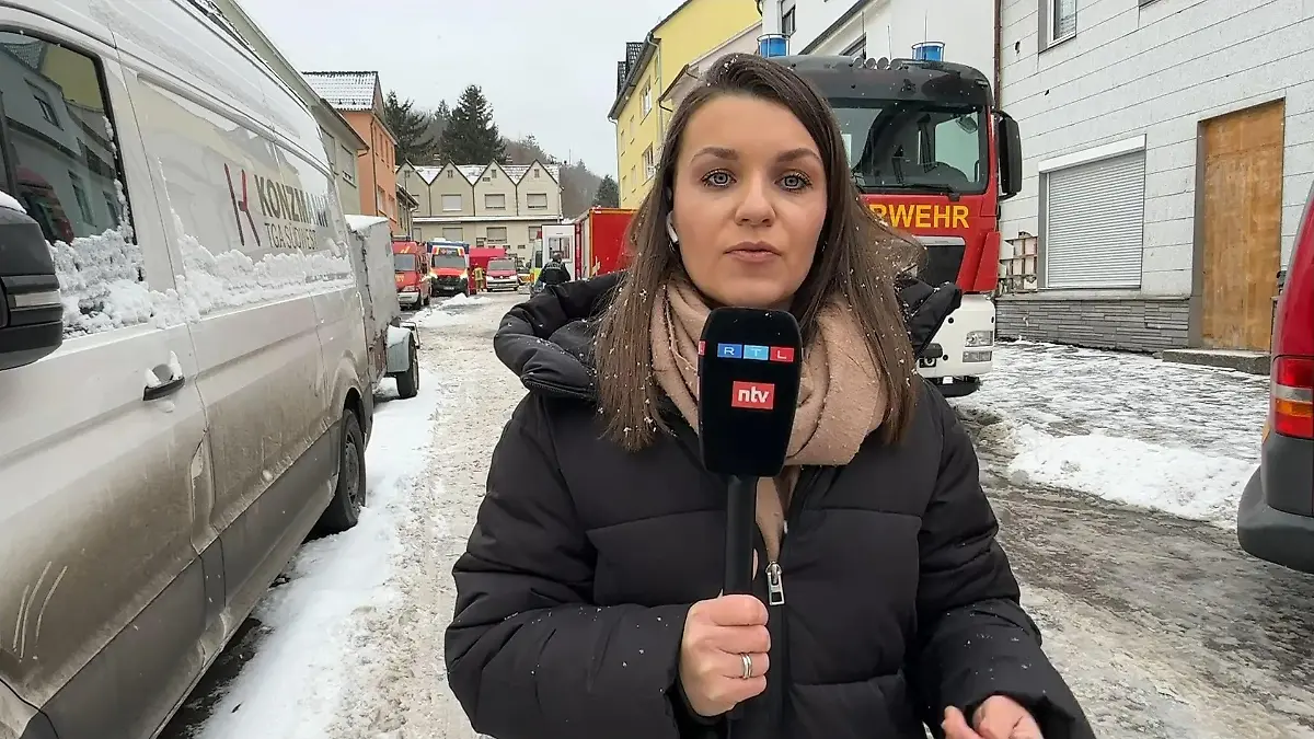 „Es zählt jede Sekunde" – verzweifelte Suche nach Familie in Wohnhaus-Trümmern! Explosion in Albstadt