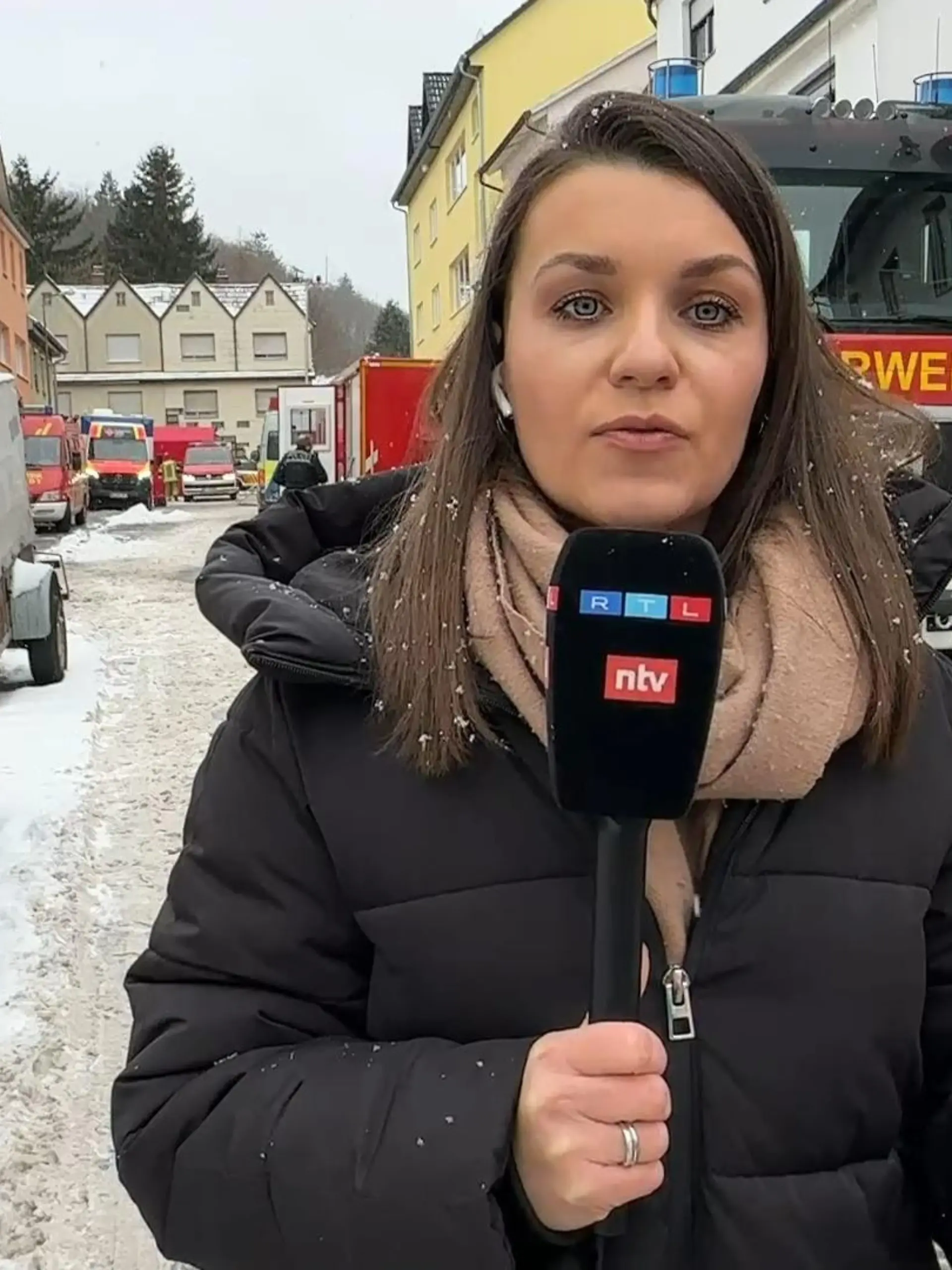 Bild zu: "„Es zählt jede Sekunde" – verzweifelte Suche nach Familie in Wohnhaus-Trümmern!"