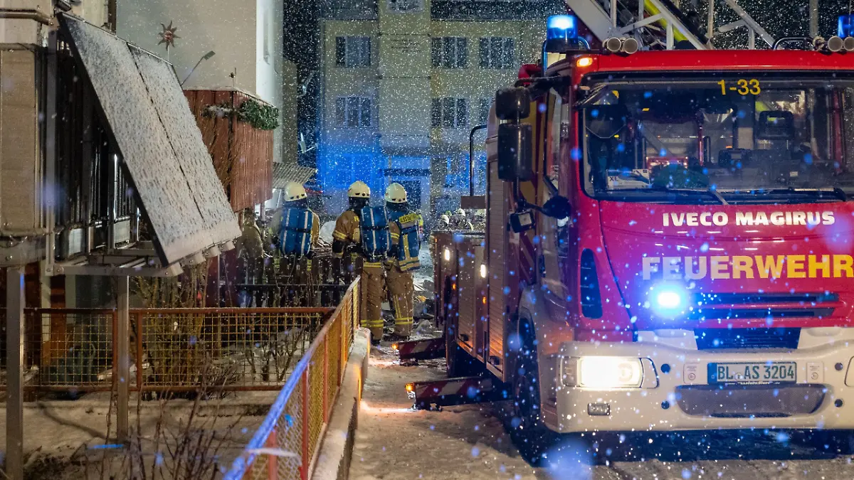 Albstadt-Baden-W-rttemberg-Wohnhaus-nach-Explosion-eingest-rzt-Familie-tot-