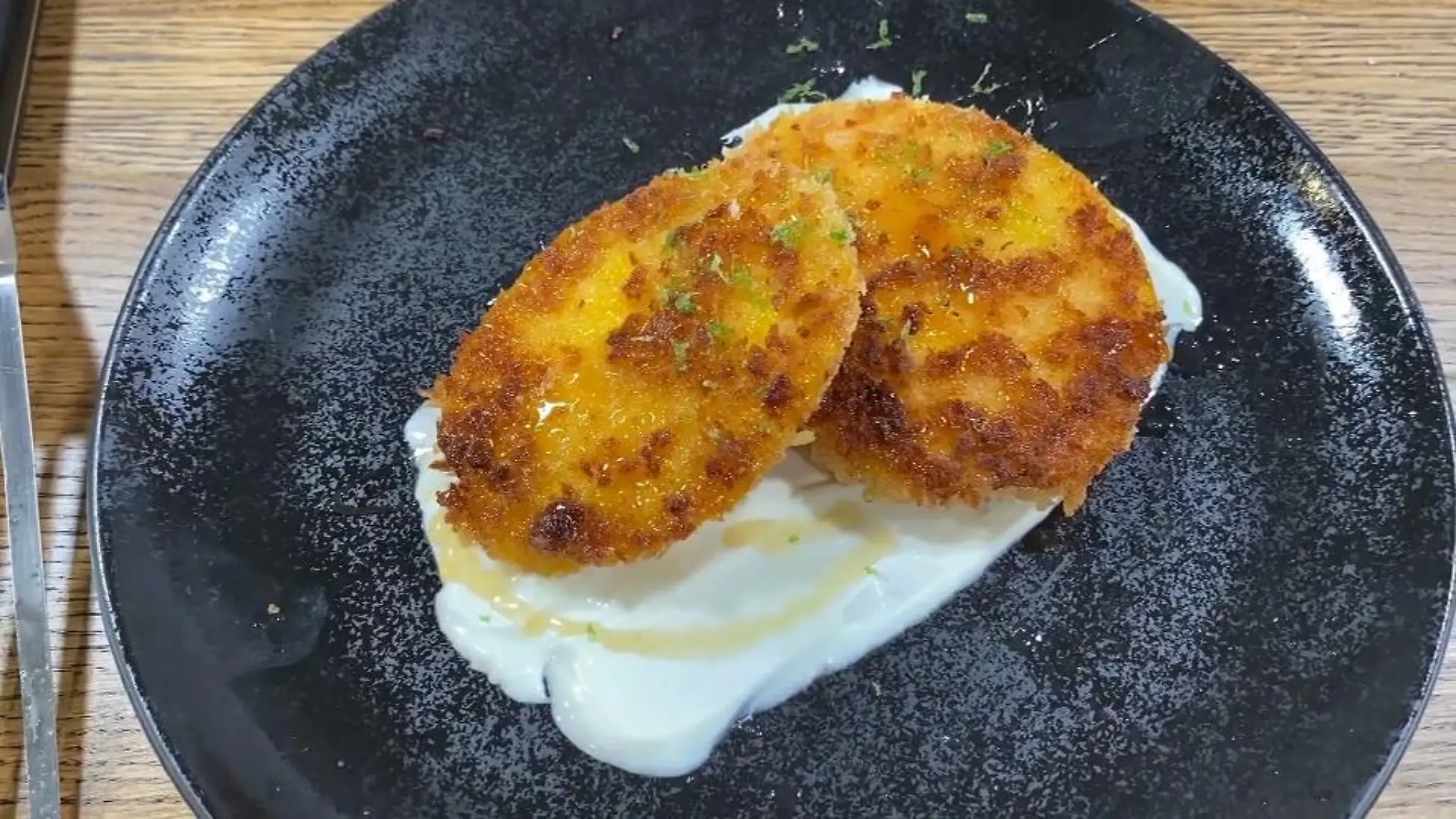 Knuspriges Dessert: Mango "Wiener Art" mit Honig und Limette Hensslers schnelle Nummer