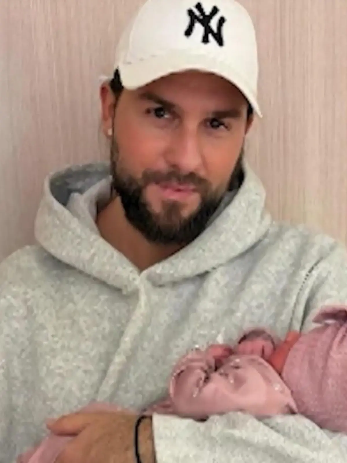 Bild zu: "Kurz nach heimlicher Hochzeit! Ex-Dschungelcamper Maurice Dziwak zum zweiten Mal Papa "