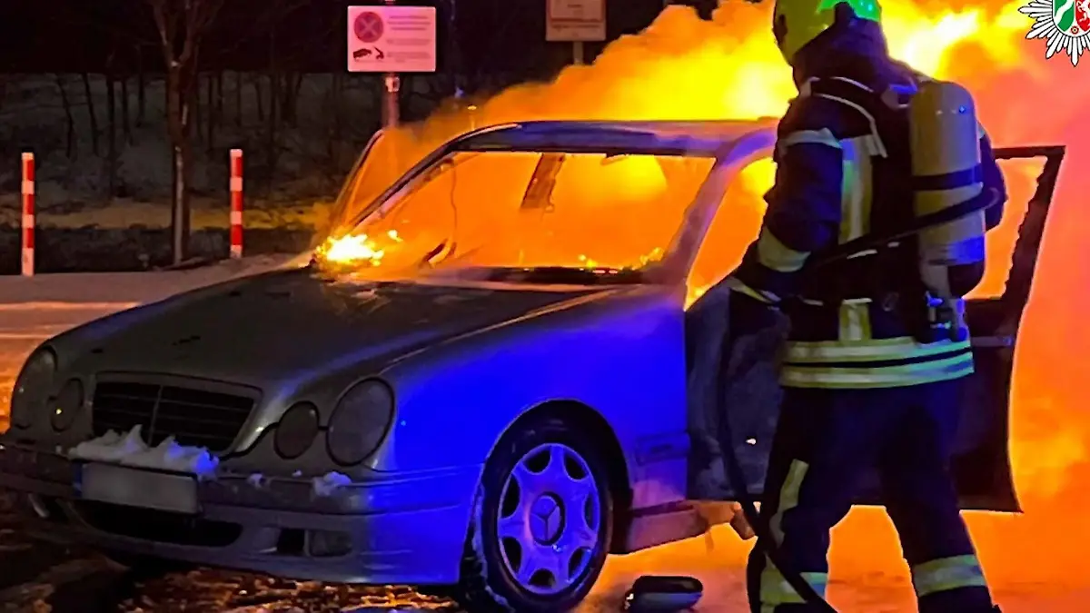 Sie-tankt-er-raucht-brandgef-hrliche-Kombination-in-Oberhausen