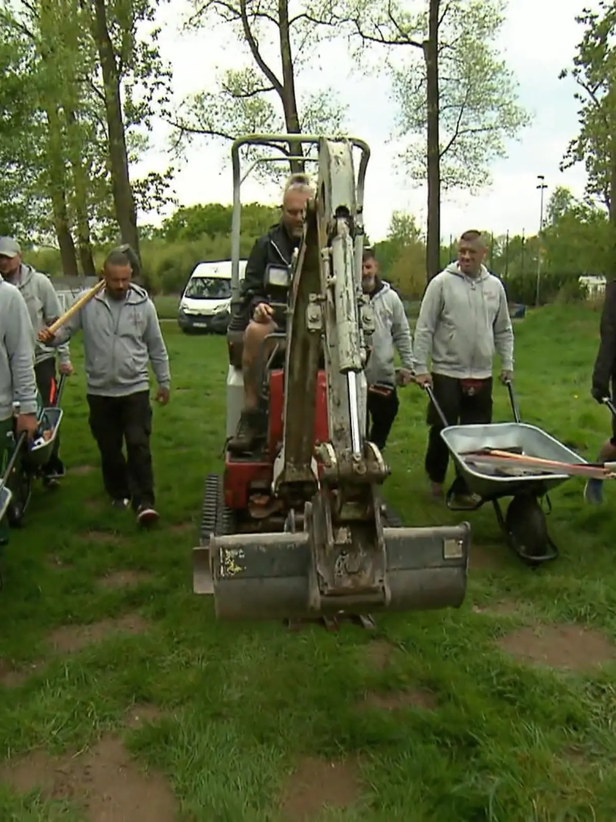 Bild zu: "'Harte Hunde' packen an: Neue Auslauffläche für das Hundeheim"