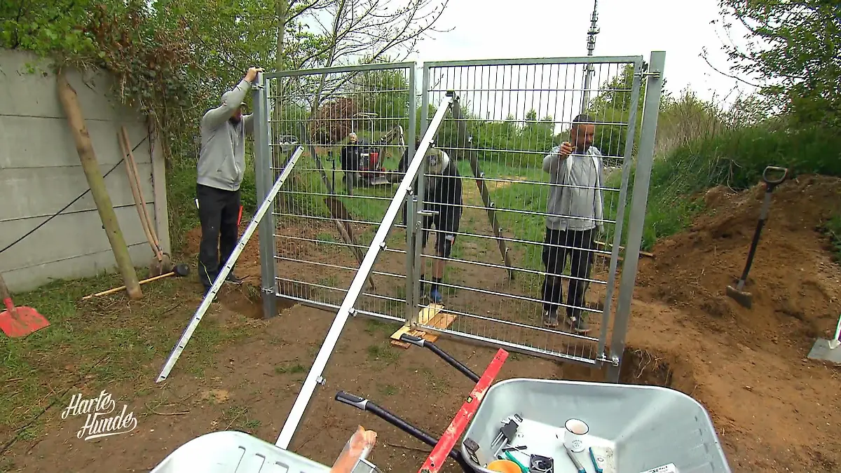 Pfosten, Beton, Deadline: Schaffen die 'Harten Hunde' Marinas Überraschung? Baustelle gegen die Zeit