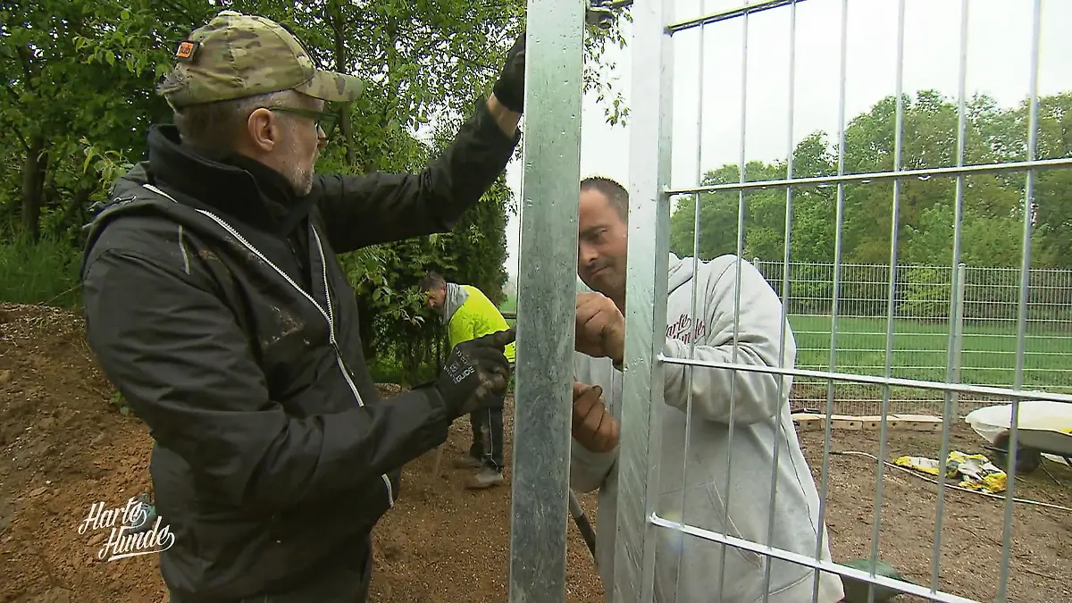 Letzter Feinschliff am Auslaufgehege Endspurt