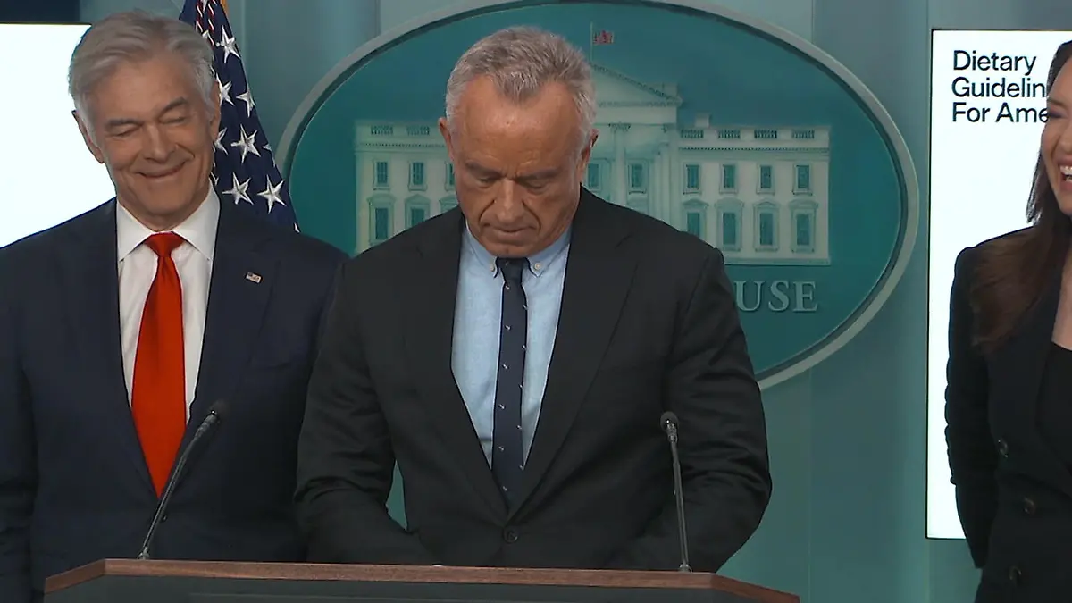 Tierischer Fauxpas im Weißen Haus! Plötzlich lachen alle über den US-Gesundheitsminister Bei Robert F. Kennedy Jr. quakt's!