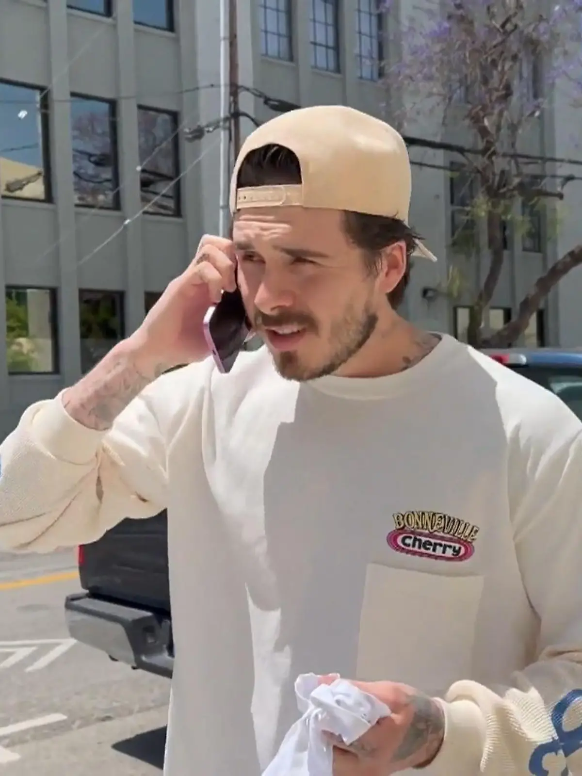 Bild zu: "Jetzt droht Brooklyn Beckham seinen Eltern mit Anwälten"