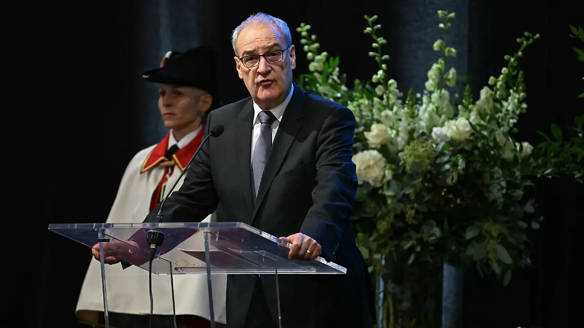 Die Träume vieler junger Menschen seien vorzeitig in der Asche einer Nacht des Grauens zunichtegemacht worden, trauert der Schweizer Bundespräsident Guy Parmelin.