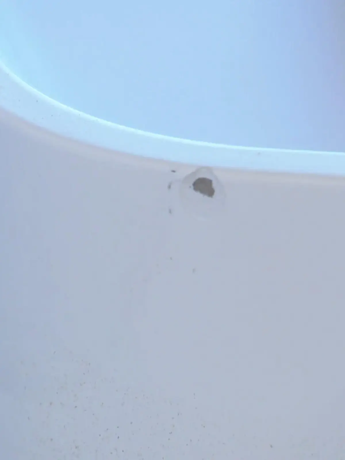 Bild zu: "Kolllateralschaden am neuen Waschbecken"