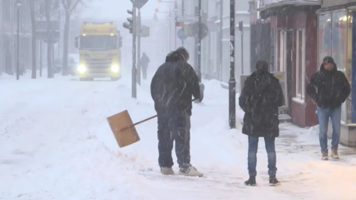 Der Winter ist zurück. Wintersturm "Elli" trifft weite Teile Deutschlands heftig Winterchaos in Deutschland