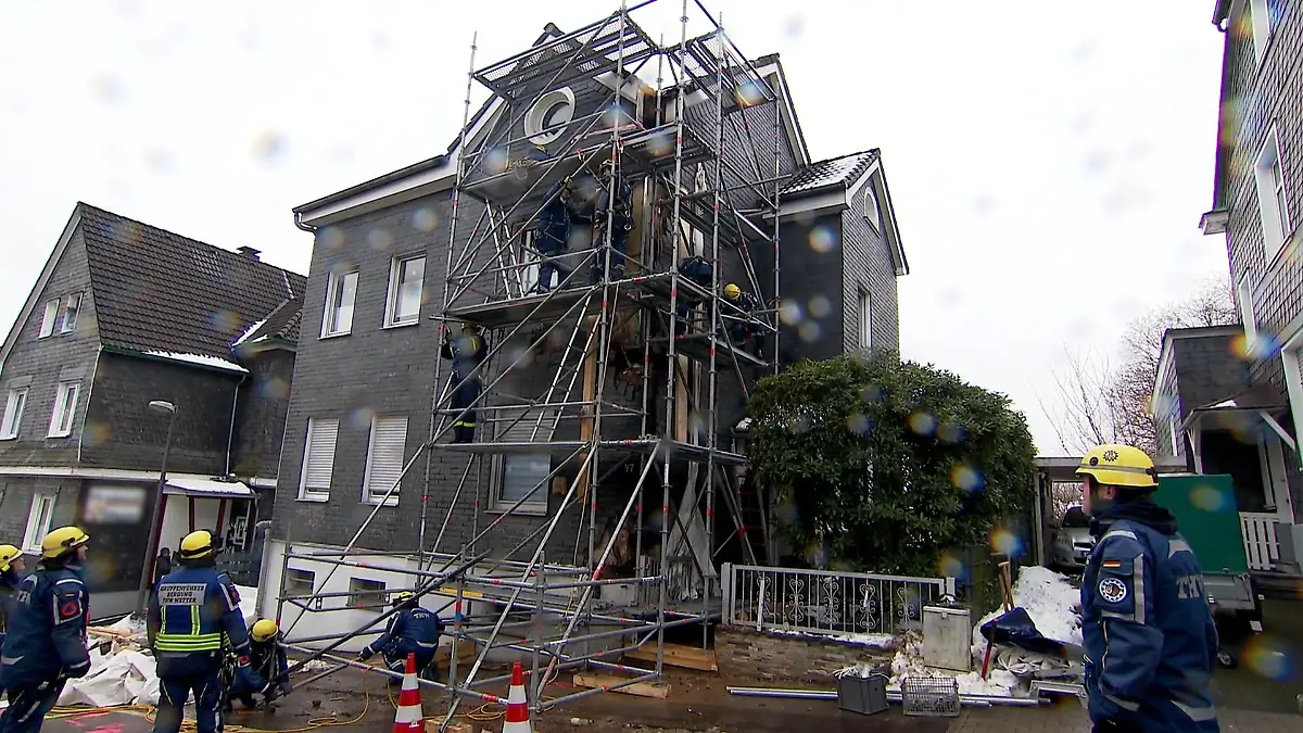 Haus in Wuppertal beschädigt Evakuierung nach Wasserschaden