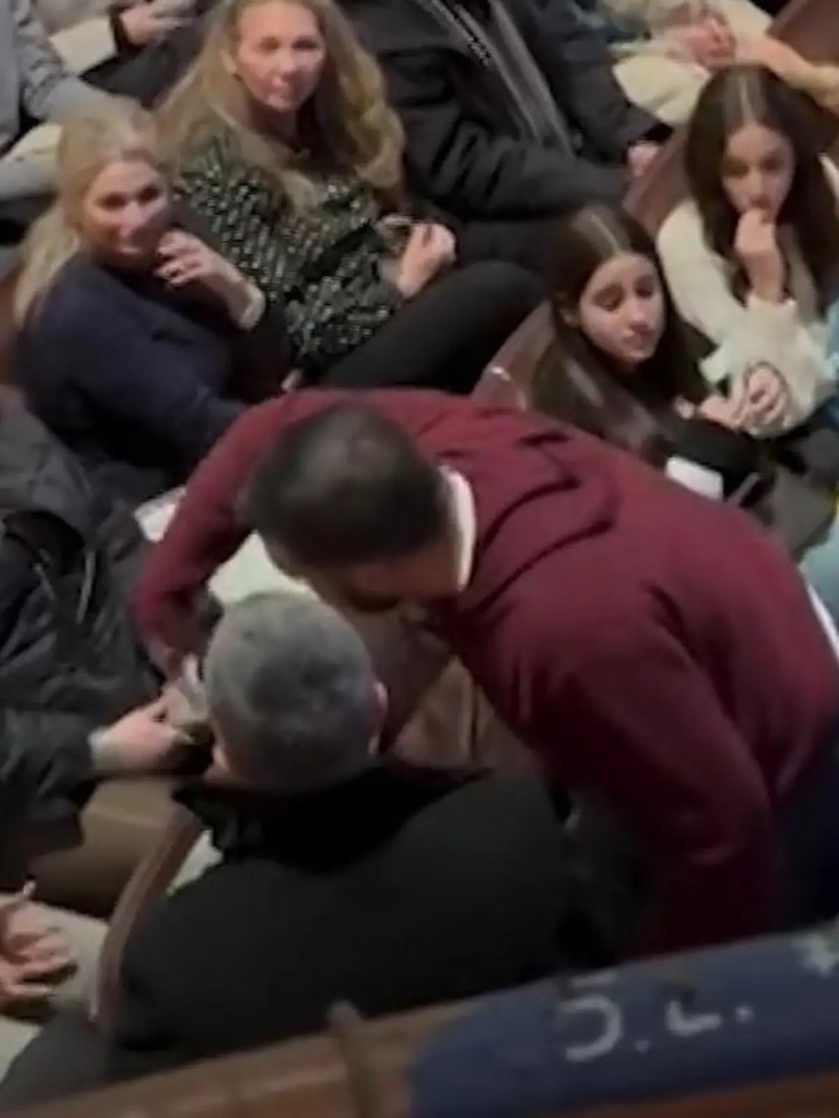 Bild zu: "Was für ein Theater! Broadway-Besucher rastet aus – mitten im Publikum"