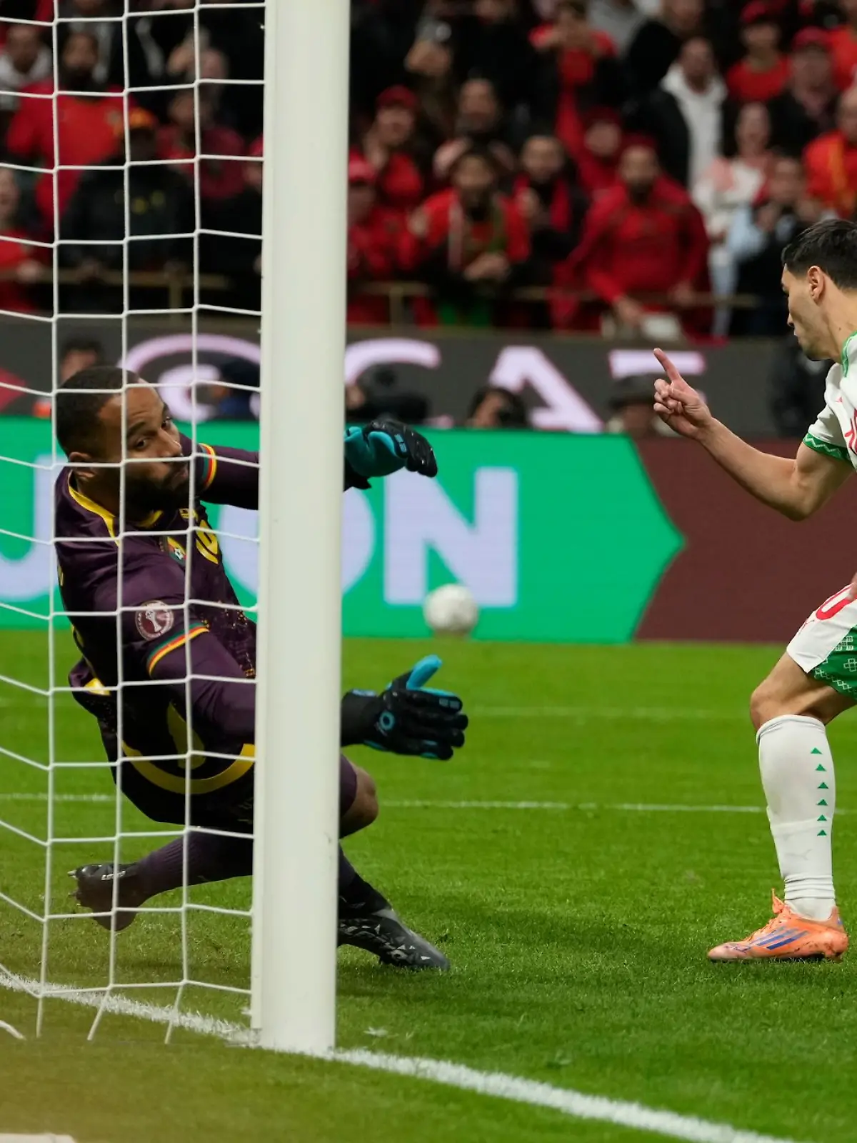 Bild zu: "Erste Halbfinalisten fix: Marokko und Senegal siegen"