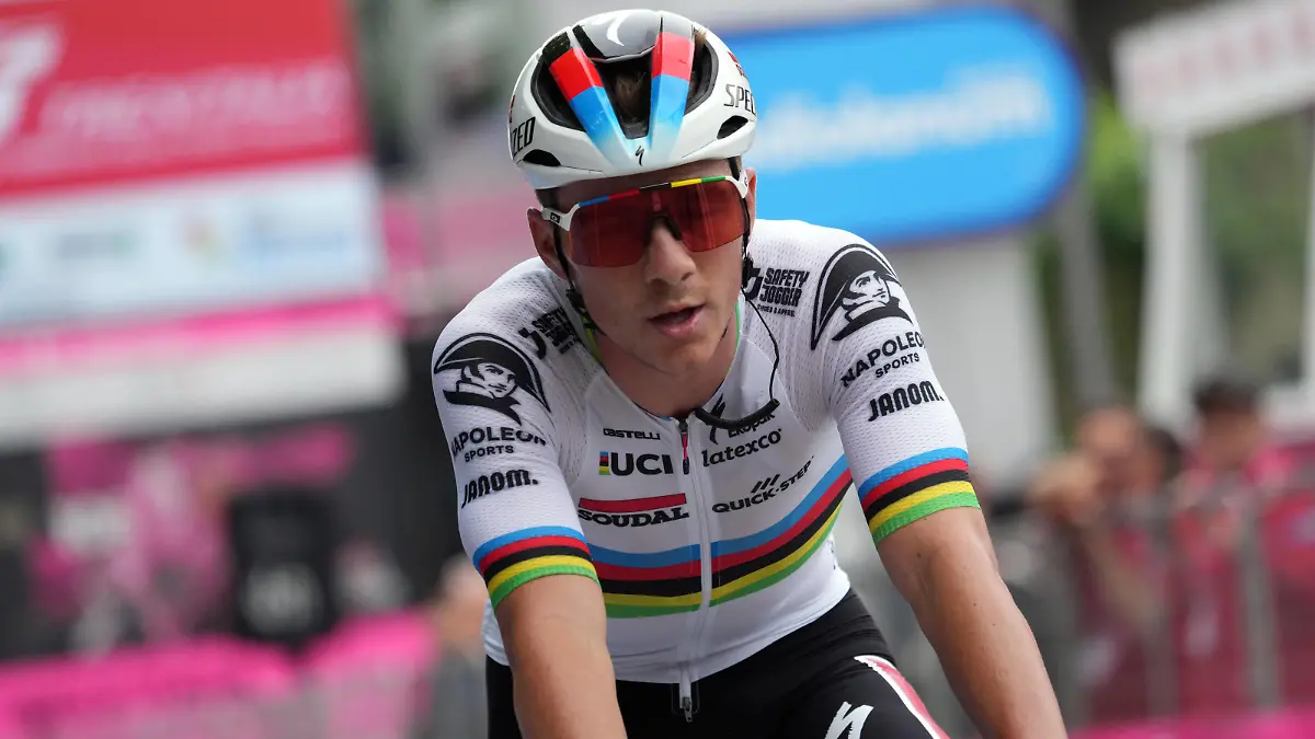 Foto Gian Mattia D Alberto/LaPresse 13 Maggio 2023 Fossombrone - Italia - Ciclismo - Giro d Italia 2023 - Edizione 106 - Tappa 8 da Terni a Fossombrone. Nella foto: EVENEPOEL RemcoBELSOUDAL QUICK-STEP May 13, 2023 Fossombrone Italy - Sport, Cycling - Giro d Italia 2023 - 106th Edition - Stage 8 from Terni to Fossombrone. In the pic: PUBLICATIONxNOTxINxITAxFRAxCHN Copyright: xGianxMattiaxD Alberto/LaPressex