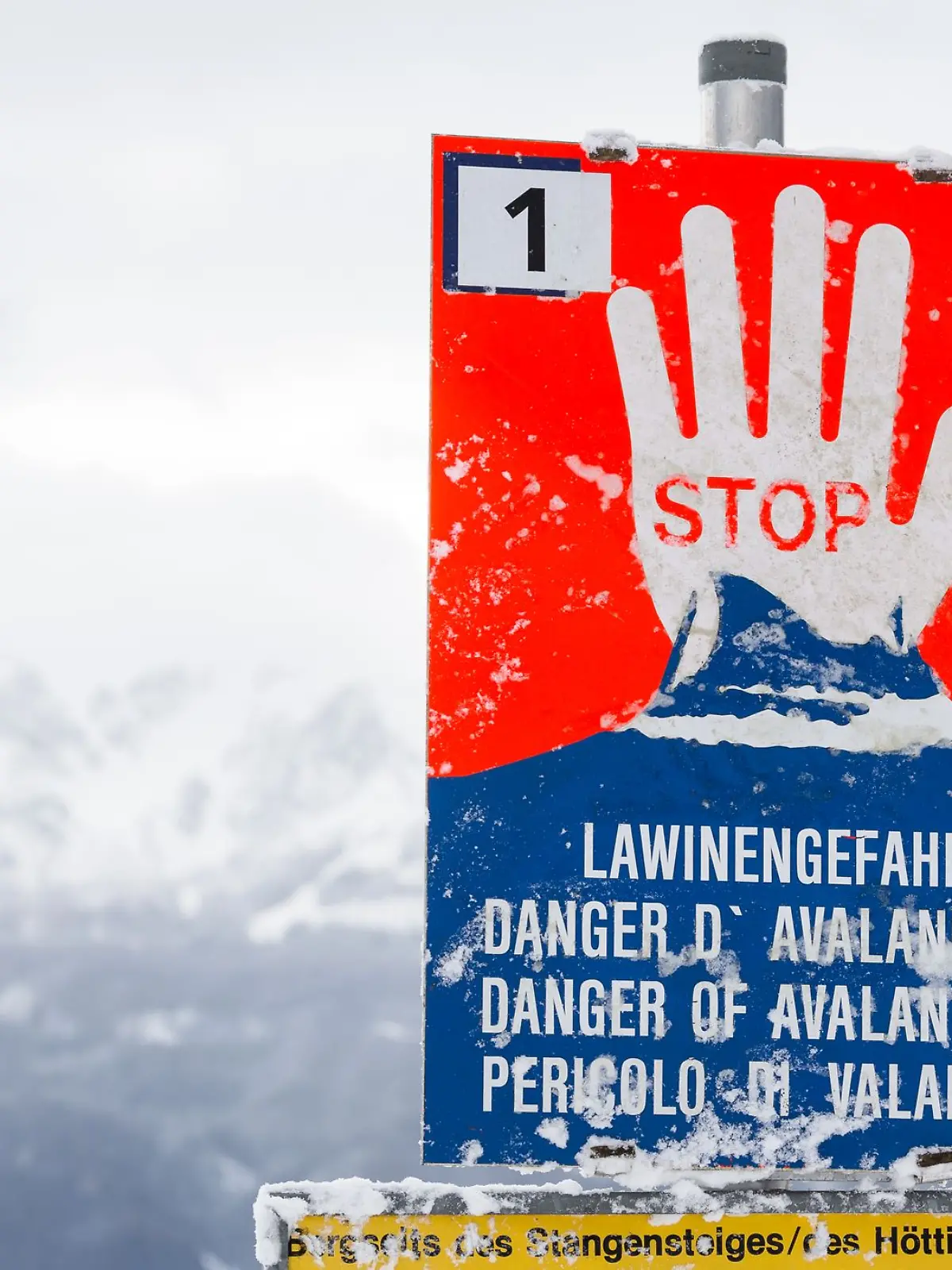 Bild zu: "Live-Ticker: Diese Bahnstrecken liegen noch LÄNGER auf Eis!"