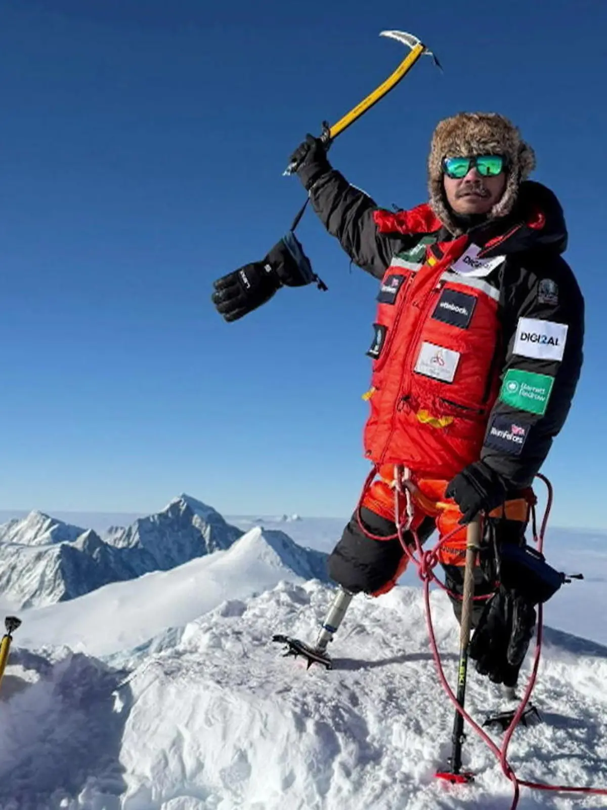 Bild zu: "Ohne Beine! Hari (46) besteigt die höchsten Berge der Welt"