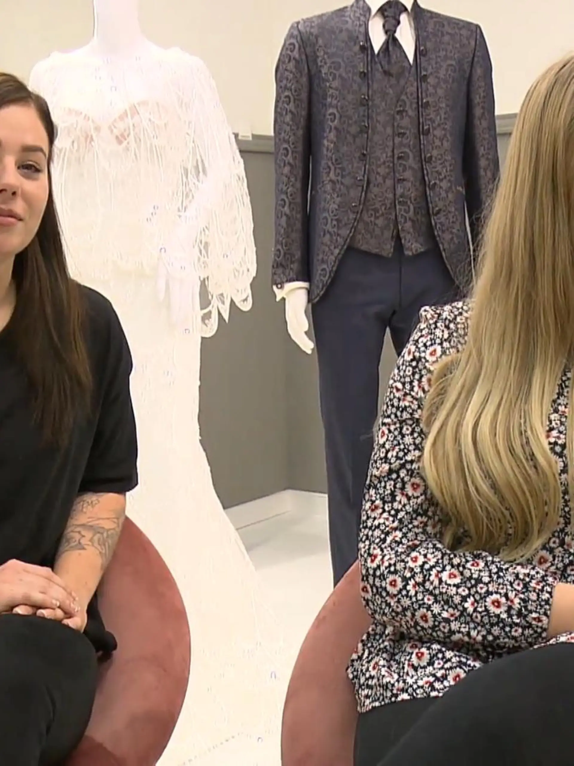 Bild zu: "Laura und Maria lehnen Vokuhila-Kleider kategorisch ab. Das gibt Ärger!"