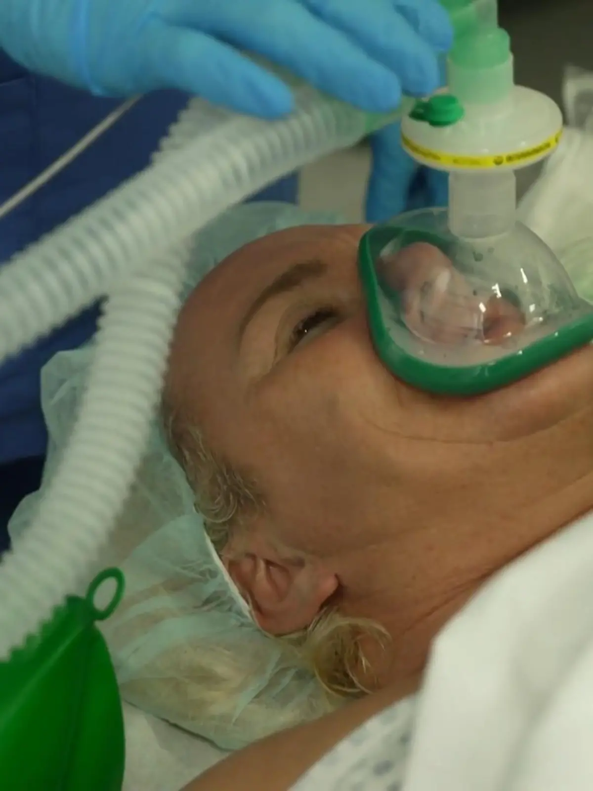 Bild zu: "Caros Brust-OP steht an – wie gut steckt sie den Eingriff weg?"