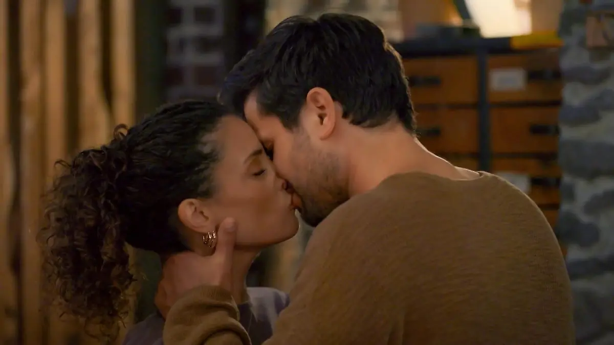 -Unter-uns-Wochenvorschau-ab-19-01-26-Was-l-uft-da-zwischen-Paco-und-Naomi-