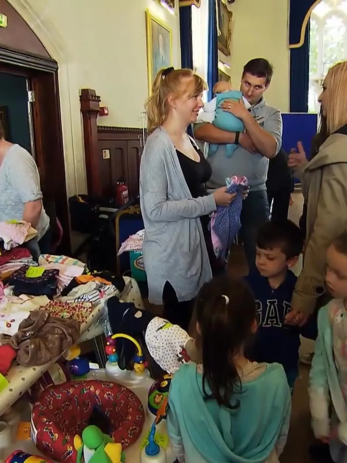 Bild zu: "Bekommt Jessica durch eine Flohmarktbekanntschaft einen Job?"