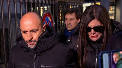 Silvester-Tragödie in Crans‑Montana: Barbesitzer geben toter Kellnerin Schuld für Brandkatastrophe