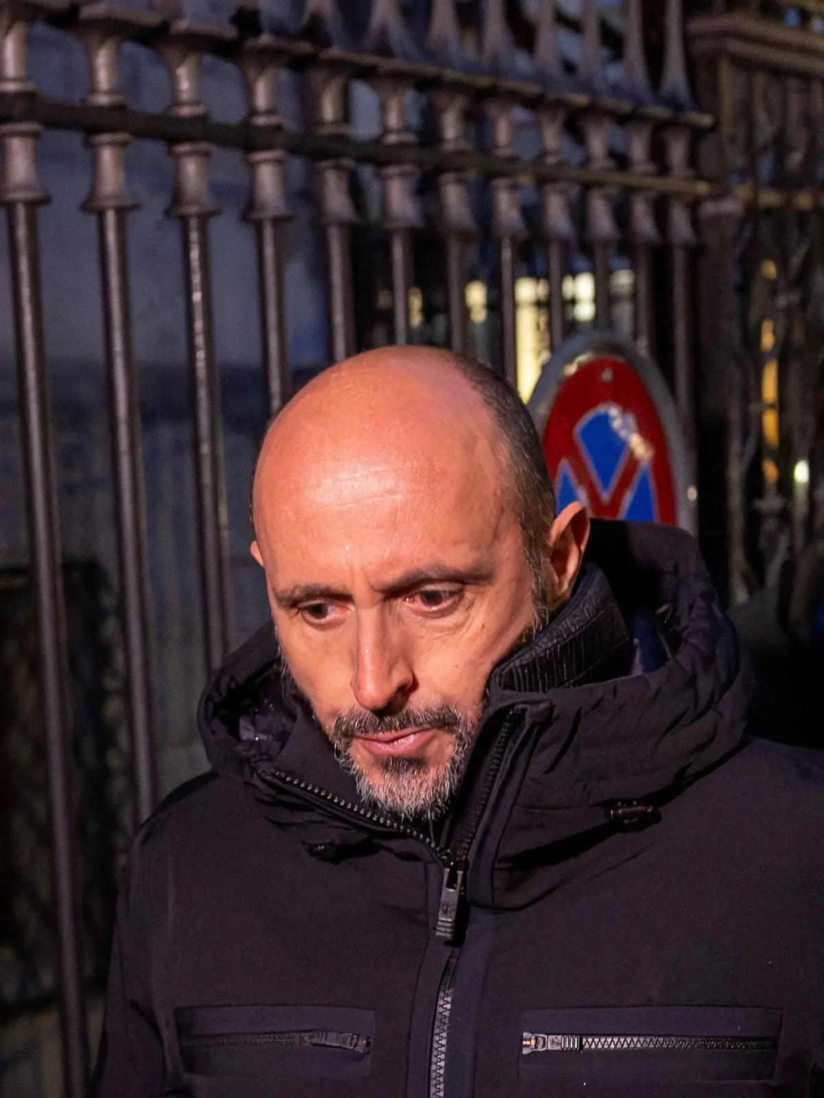 Barbesitzer im Rahmen der Brandermittlungen in Sitten befragt