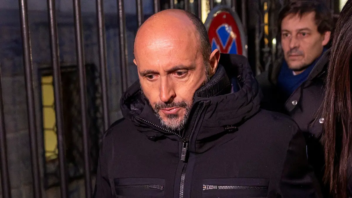 Barbesitzer im Rahmen der Brandermittlungen in Sitten befragt