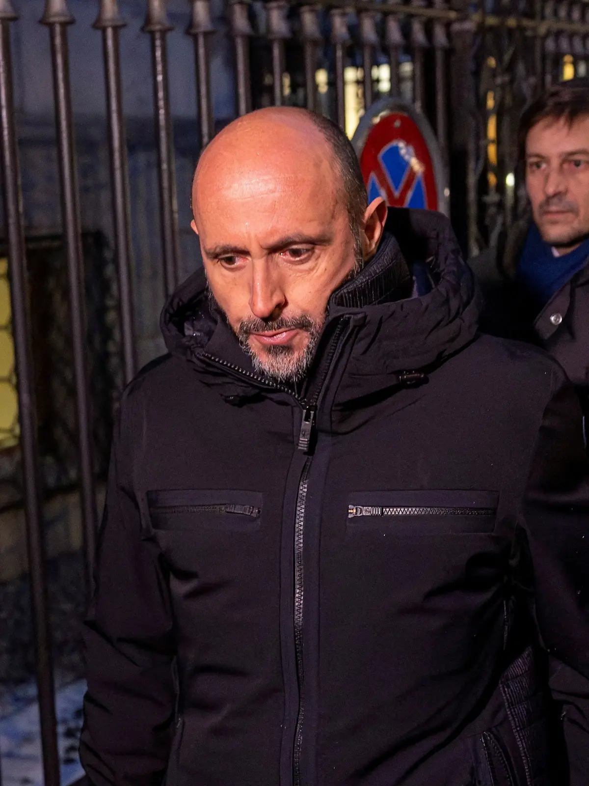 Barbesitzer im Rahmen der Brandermittlungen in Sitten befragt