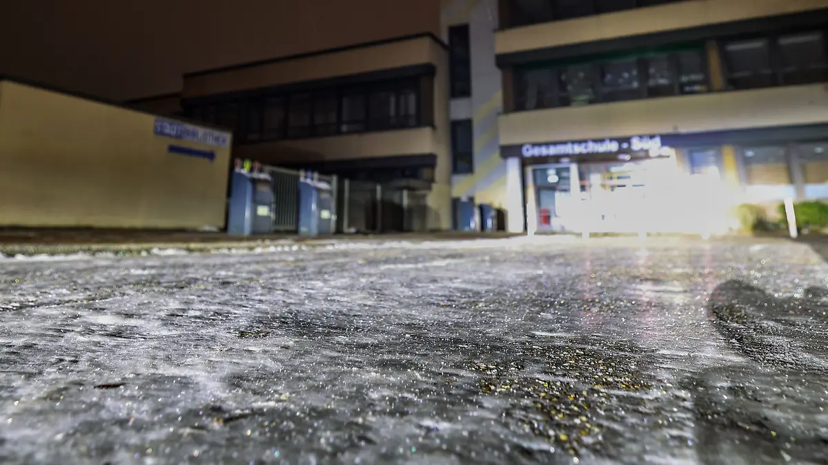 Glatteis-Chaos-in-NRW-bleibt-aus-Schulen-im-Distanzunterricht