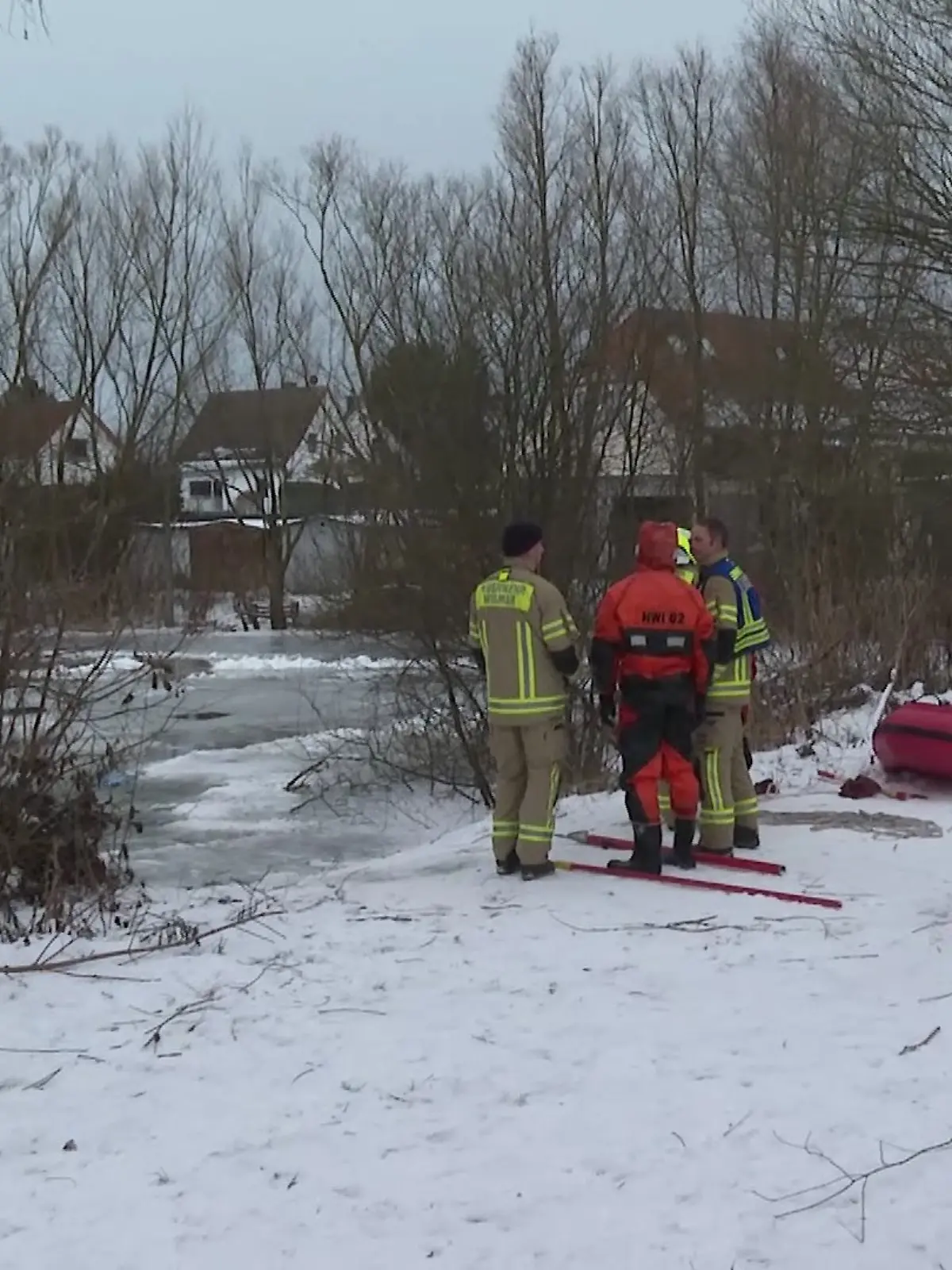 Der in Wismar vermisste Eistaucher konnte nur noch tot geborgen werden.