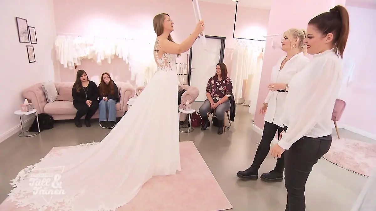 Schon das zweite Kleid ist perfekt "Huch!"