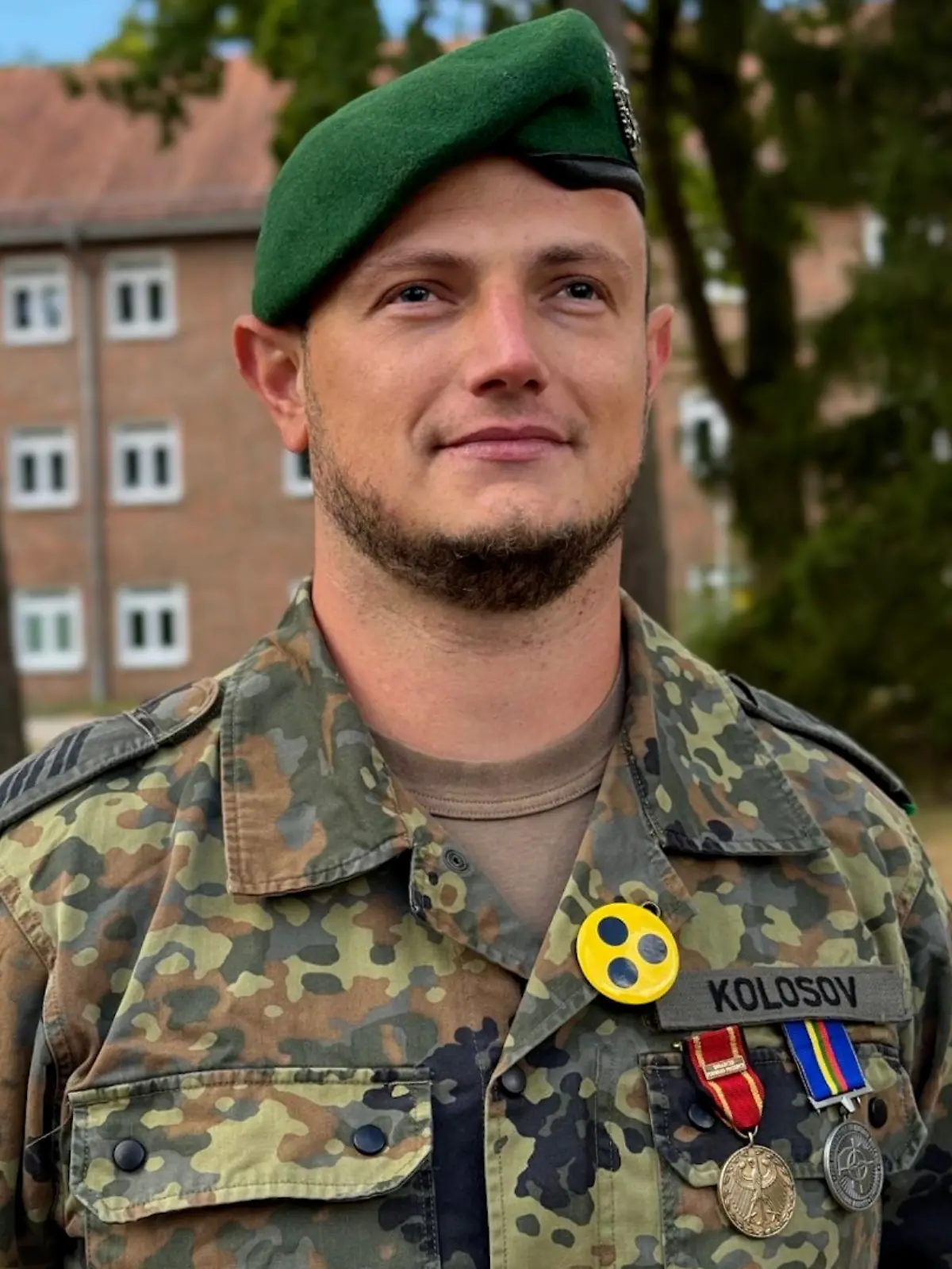 Bei einem Einsatz in Litauen verliert der 34-Jährige Soldat sein Augenlicht.