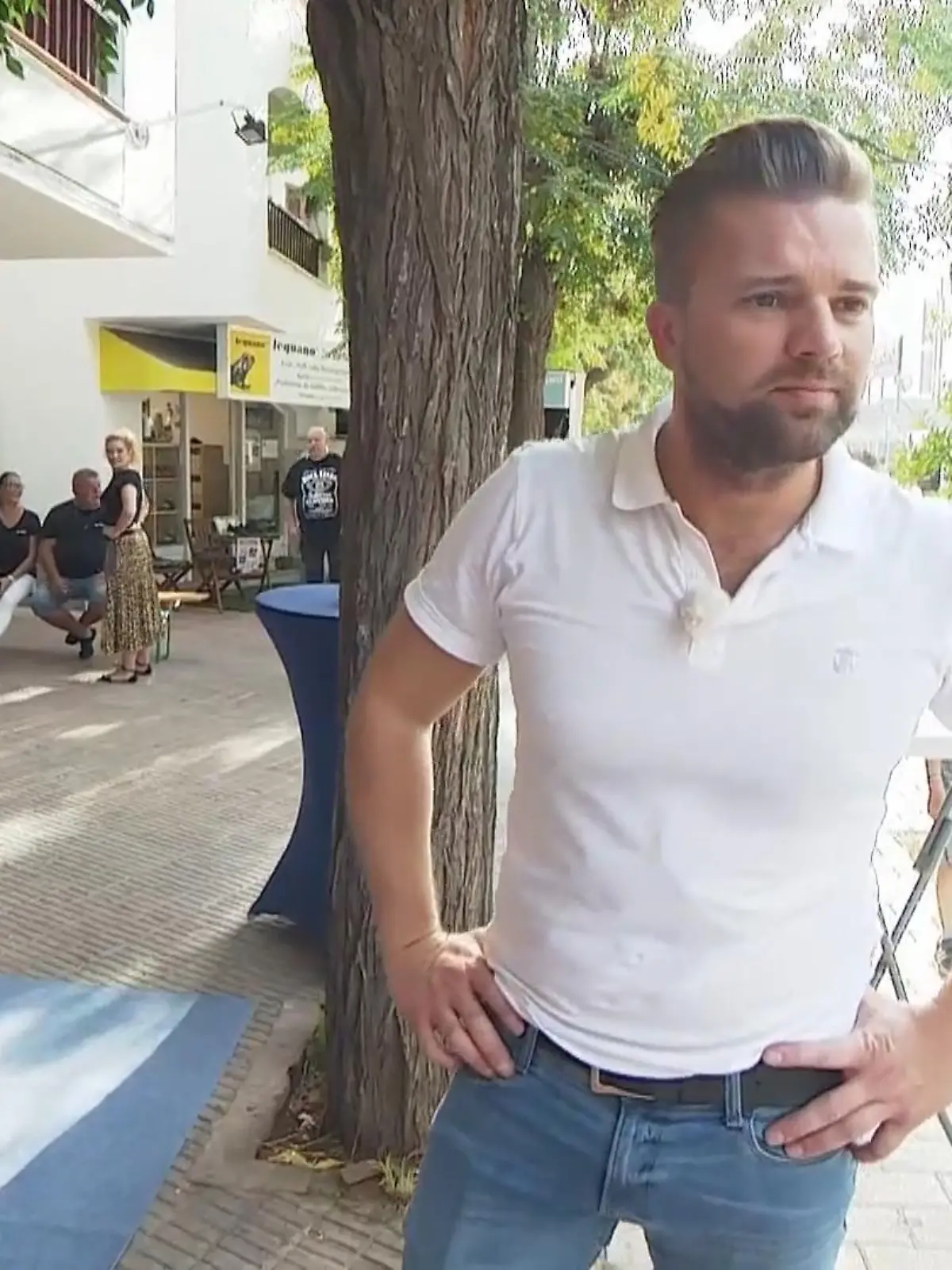 Bild zu: "Auswanderin Jenny hat Dennis gebucht!"