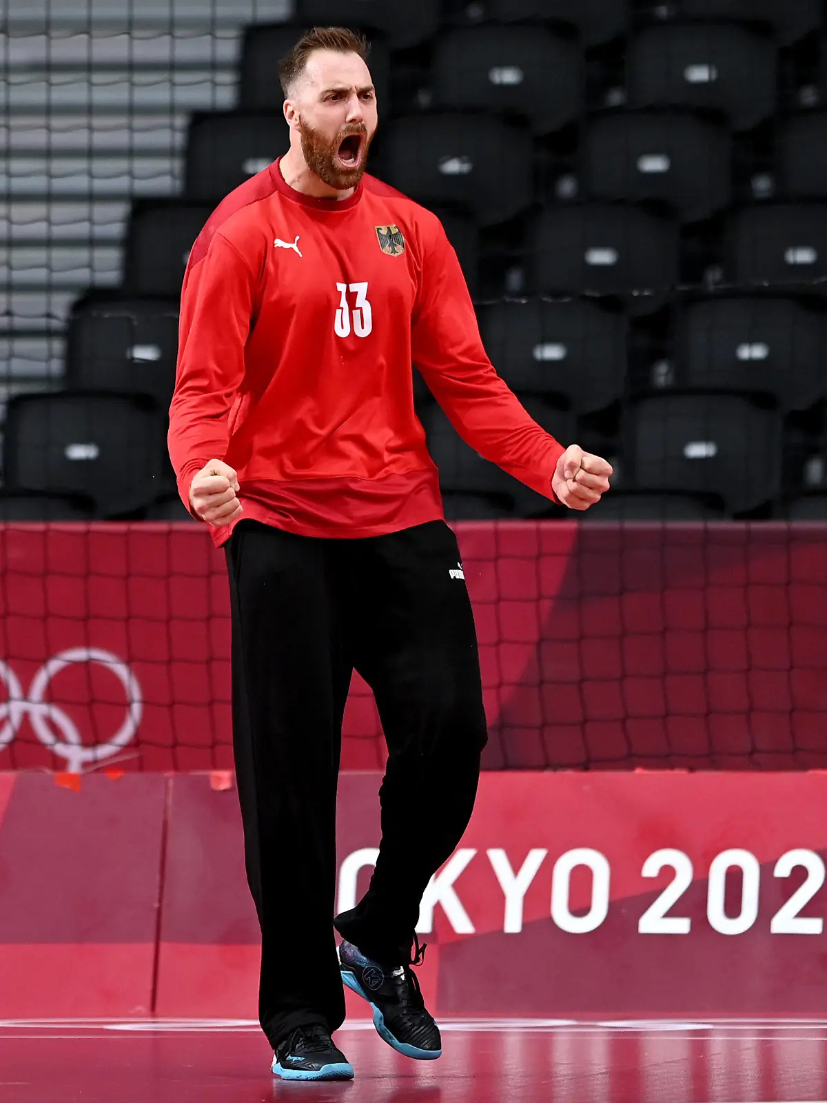 30.07.2021, Japan, Tokio: Handball: Olympia, Deutschland - Norwegen, Vorrunde, Gruppe A, 4. Spieltag im Yoyogi National Stadium. Deutschlands Torhüter Andreas Wolff jubelt nach einer Parade. Foto: Swen Pförtner/dpa +++ dpa-Bildfunk +++