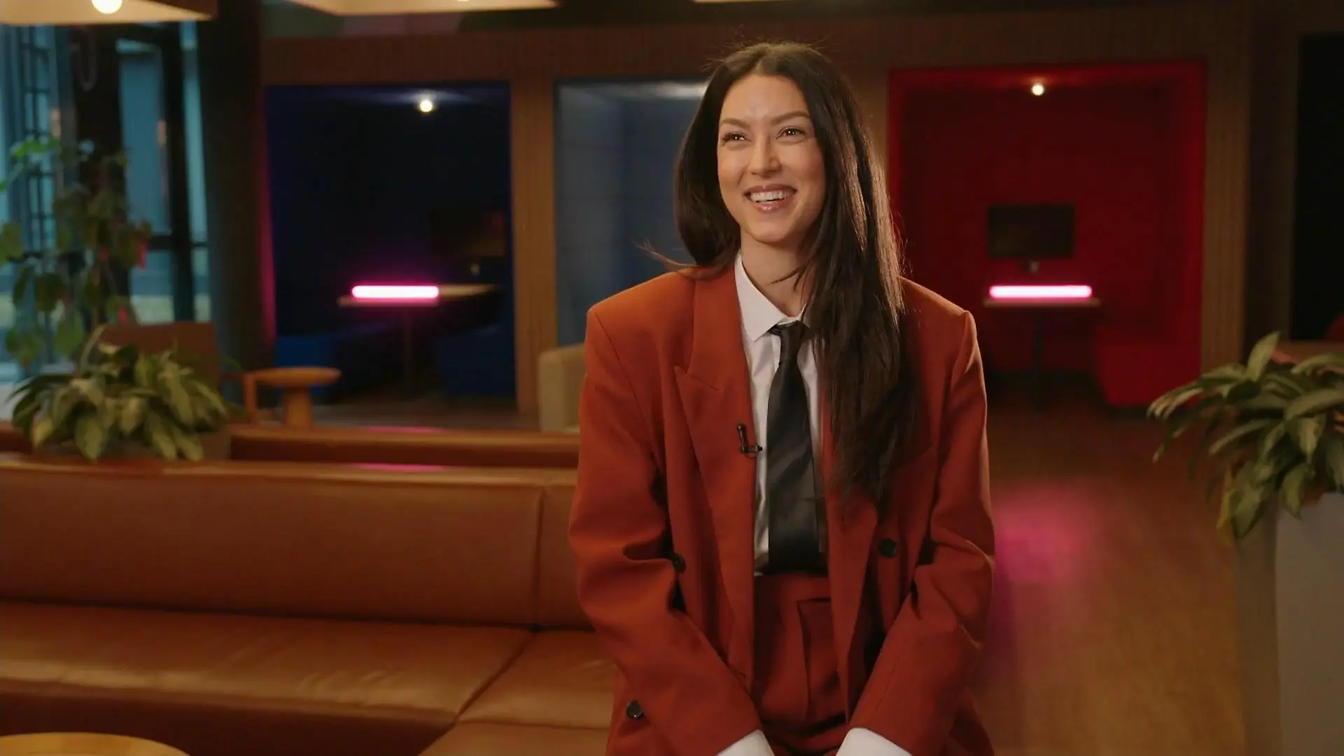 Rebecca Mir feiert Exclusiv-Premiere – zur großen Freude ihrer Oma „Die war ganz von den Socken”