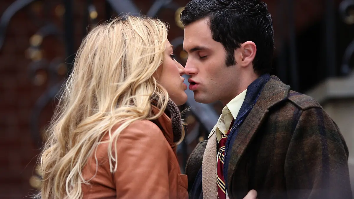 Zwischen Serena (Blake Lively) und Dan (Penn Badgley) funkt es mächtig.