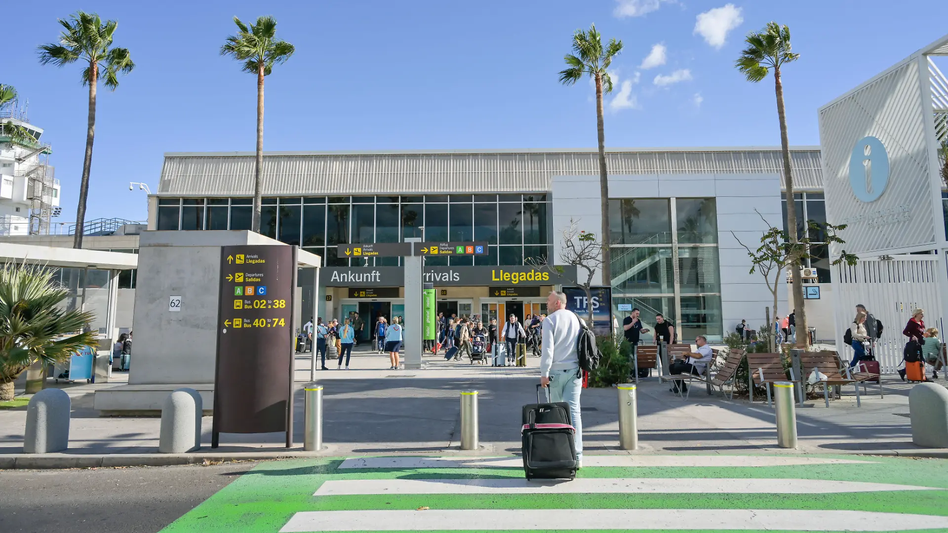 Der Vorfall sorgte am Flughafen Teneriffa für Entsetzen.