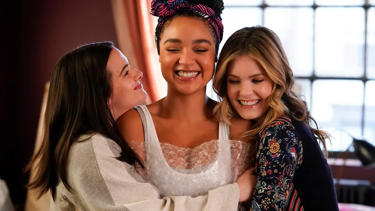 Katie Stevens, Aisha Dee und Meghann Fahy sind die drei Hauptdarstellerinnen von „The Bold Type – Der Weg nach oben”