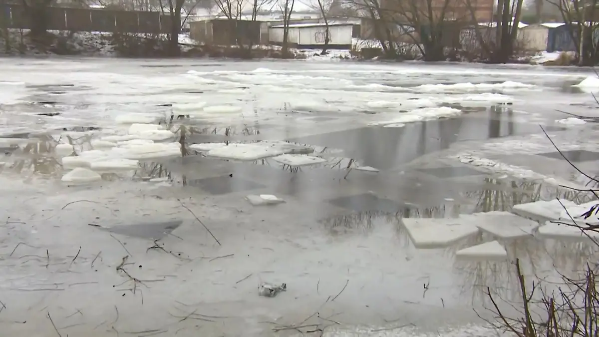 Familienvater stirbt beim Eistauchen Tödlicher Adrenalinkick