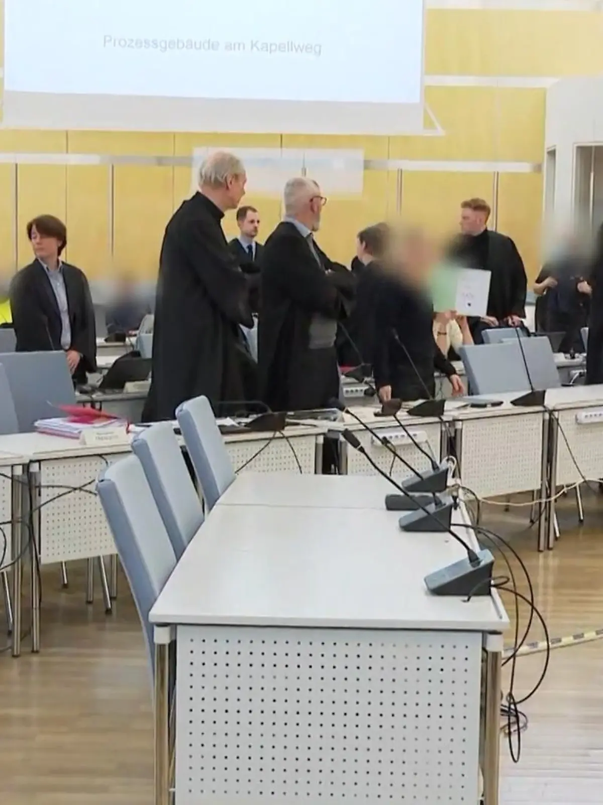 Bild zu: "Prozessauftakt gegen „Hammerbande“"