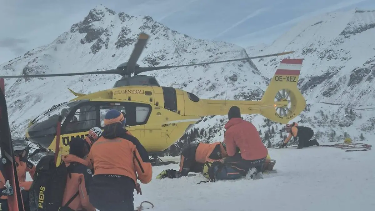 Der Zwölfjährige wurde von einer Lawine mitgerissen.