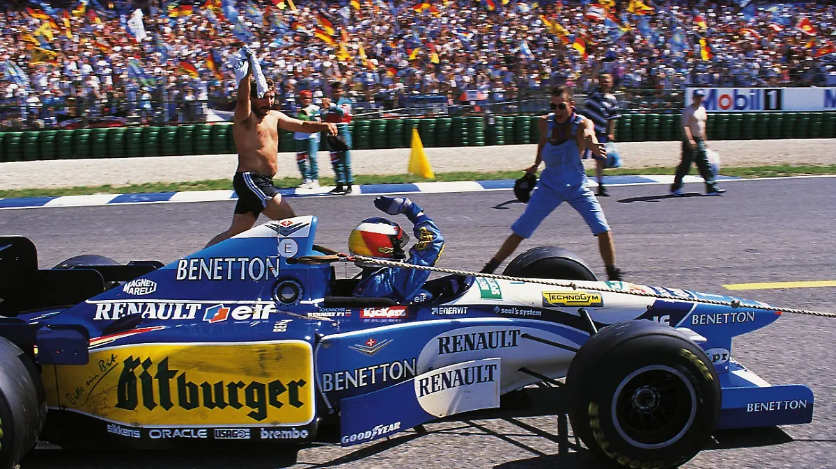 Michael Schumacher nach seinem Sieg in Hockenheim am 3o.Juli 1995.