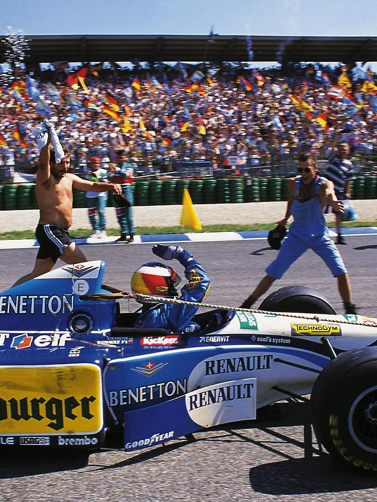 Michael Schumacher nach seinem Sieg in Hockenheim am 3o.Juli 1995.
