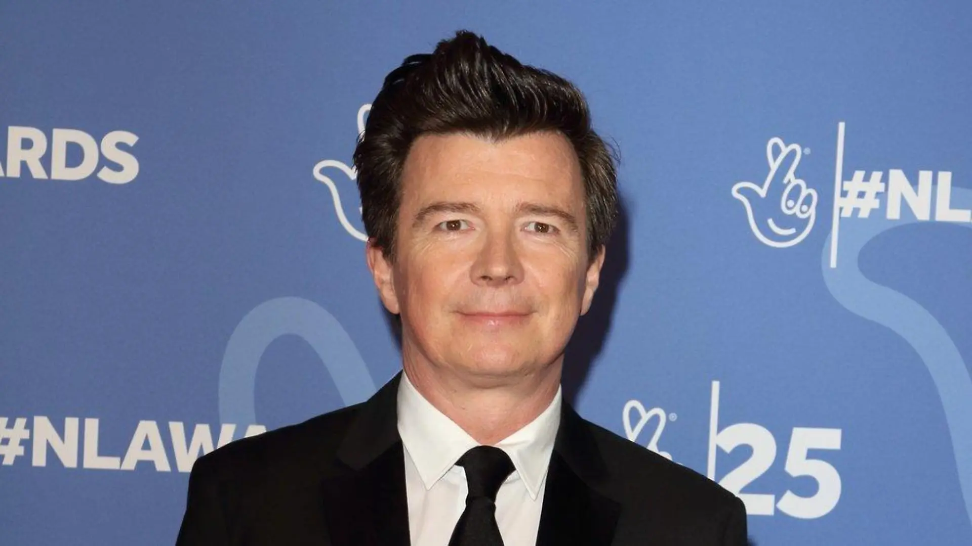 "Never Gonna Give You Up": Rick Astley feiert eine Milliarde Klicks