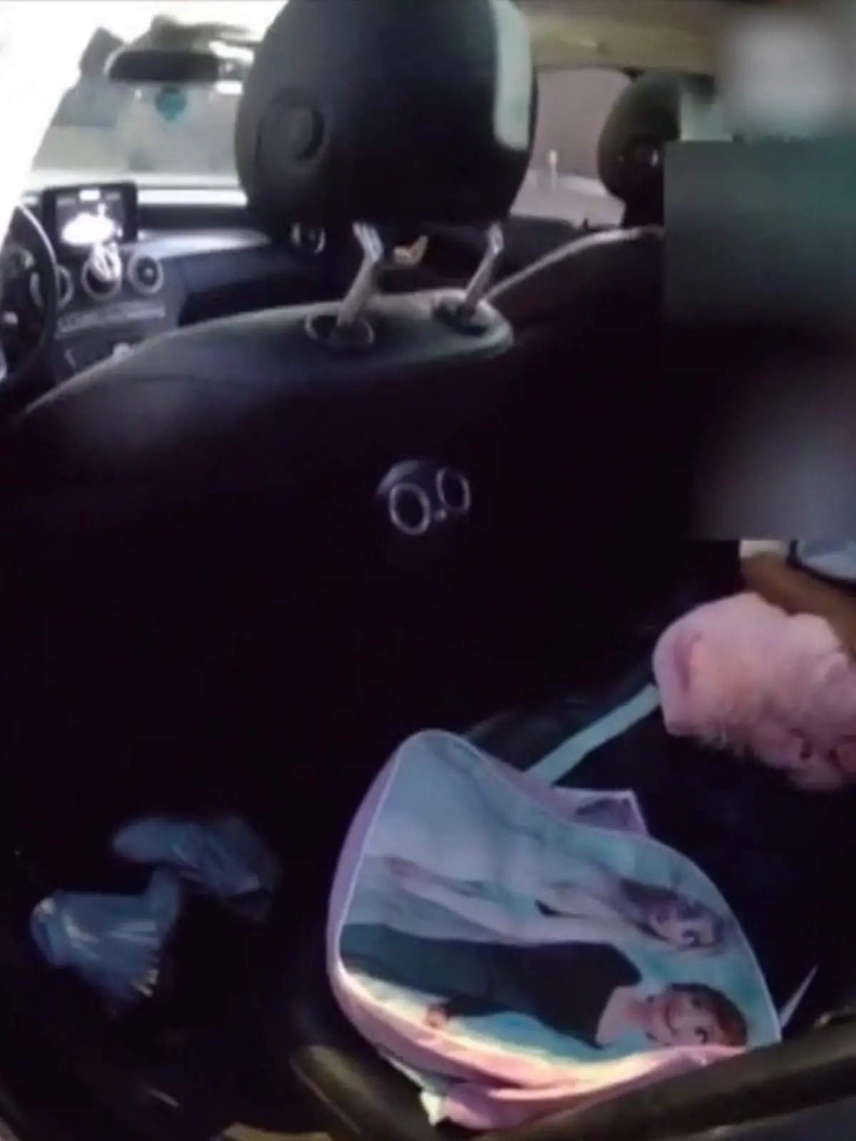 Bild zu: "Mutter lässt Tochter (8) auf Rückbank zurück – dann klauen Diebe das Auto! "