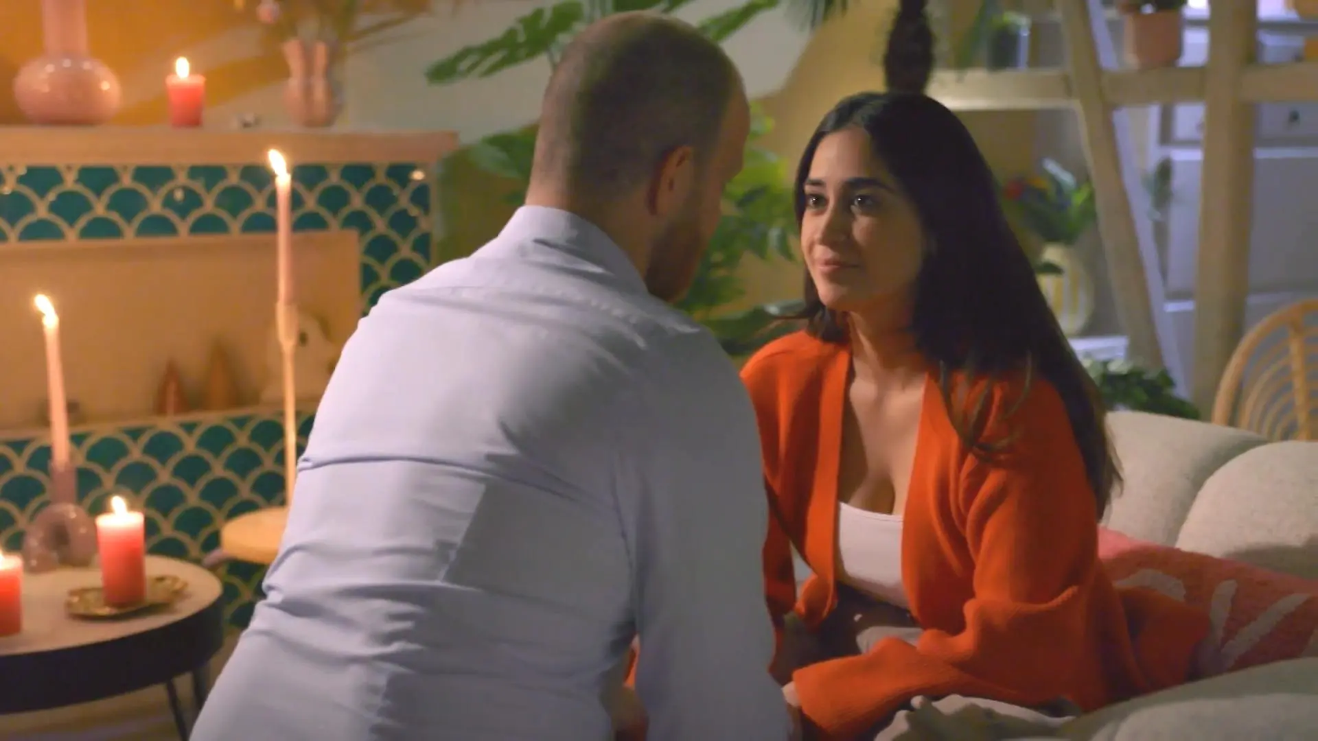 „Unter uns“-Folge vom 20.01.26 auf RTL+: Schlafen Esma und Tobias zum  ersten Mal miteinander?