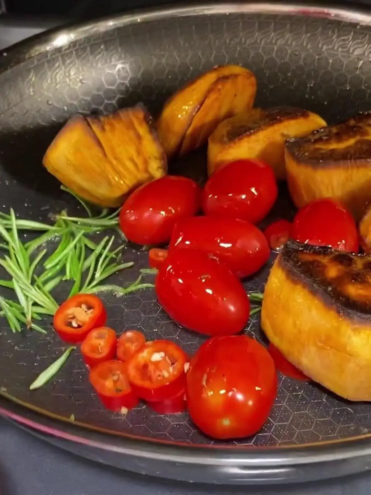Gebratene Süßkartoffeln aus dem Ofen: Rezept von Steffen Henssler